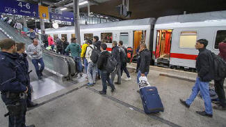 Rund 130 Flüchtlinge erreichen Düsseldorf mit Zügen