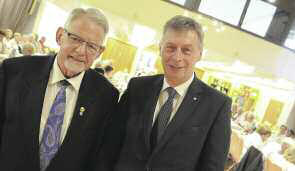 Neuss: Der BdV-Kreisvorsitzende Peter Pott und Bodo Löttgen. Der Generalsekretär der CDU in Nordrhein-Westfalen hielt die Gedenkrede.